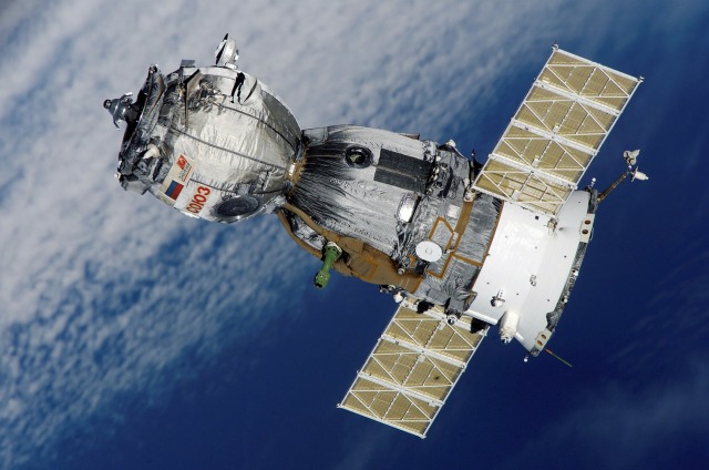 Satelit di luar angkasa (Foto: Wikimedia Commons)