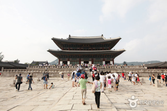 Megahnya Situs Bersejarah Korea, Istana Gyeongbokgung | kumparan.com