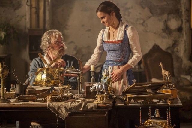 Belle dan Maurice dalam film Beauty and the Beast. (Foto: Disney Enterprises)