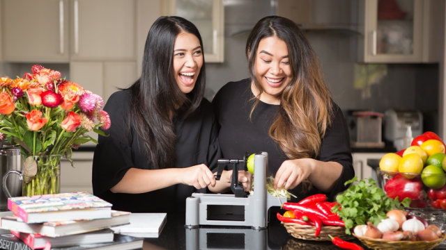 Tasia dan Gracia pemenang kontes masak Australia. (Foto: Dok. Victor Huang)