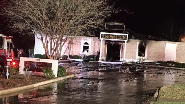 Kondisi masjid Victoria yang hangus terbakar. (Foto: Yasir Qadhi/Facebook)