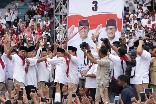 Anies-Sandi bersama Prabowo (Foto: Fanny Kusumawardhani/kumparan)