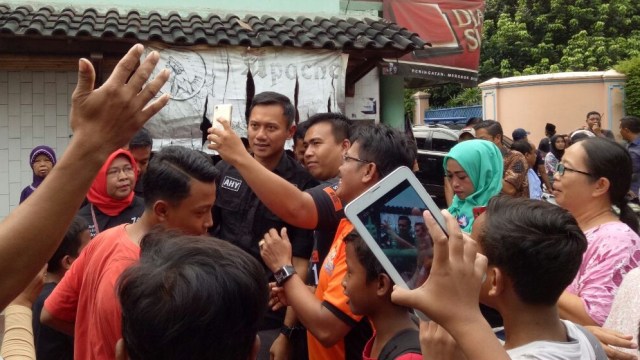 Agus Yudhoyono kampanye di Cakung. (Foto: Amanaturosyidah/kumparan)