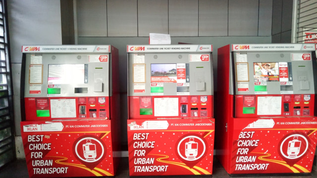 Vending Machine di Stasiun Manggarai. (Foto: Sari Kusuma Dewi/kumparan)