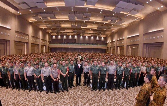 Jokowi bertemu Babinsa di Jawa Tengah. (Foto: Biro Pers Istana.)