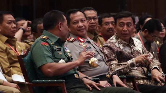 Panglima TNI, Kapolri, dan Menko Polhukam. (Foto: Fanny Kusumawardhani/kumparan)