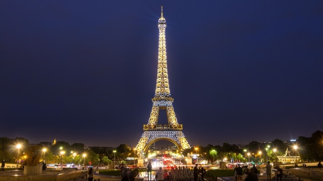 Keindahan Menara Eiffel menjelang malam. (Foto: Pixabay/Designerpoint )