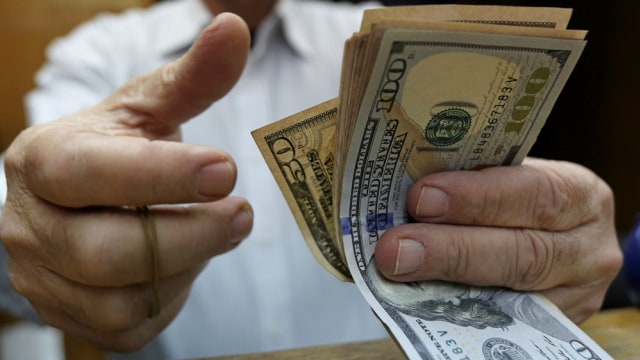 Ilustrasi dolar (Foto: Mohamed Abd El Ghany/Reuters)