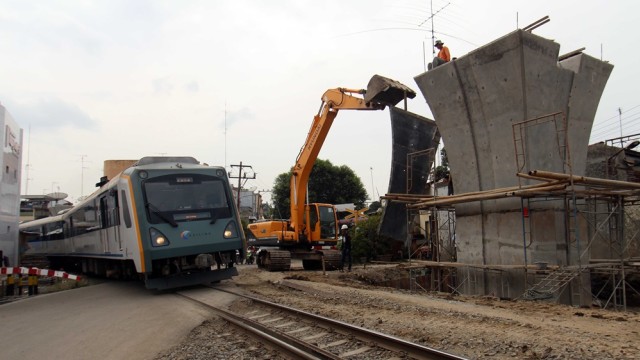 Pembangunan rel layang kereta api Medan (Foto: Septianda Perdana/Antara)