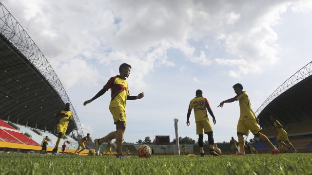 Sejumlah pemain Sriwijaya FC mengikuti latihan Foto: Nova Wahyudi/Antara Foto