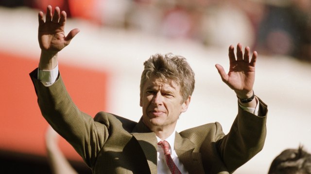 Wenger di tahun 2001. (Foto: Mike Hewitt/Getty Images)
