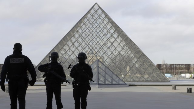 Tentara di Paris (Foto: Reuters/Philippe Wojazer/File photo)