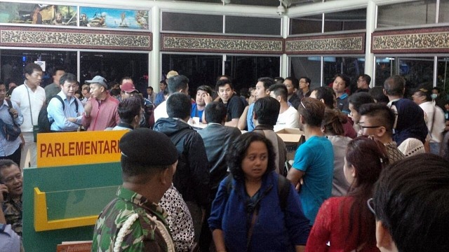 Penumpang menunggu Lion Air yang delay (Foto: Istimewa)