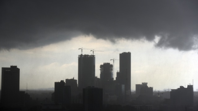 Ilustrasi cuaca buruk (Foto: Zabur Karuru/Antara)