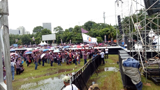 Suasana area konser setelah hujan. (Foto: Amanaturrosyidah/kumparan)