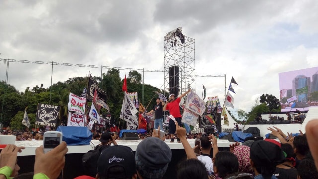 Riuh rendah suasana konser Gue 2 (Foto: Amanaturrosyidah/kumparan)