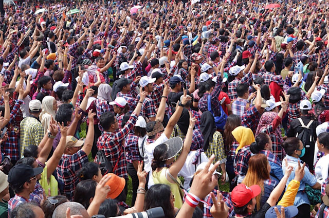 Keramaian pendukung Ahok - Djarot. (Foto: Fanny Kusumawardhani/kumparan)