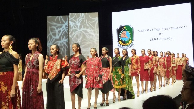 Batik Banyuwangi di IFW 2017 (Foto: Stephanie Elia/kumparan)