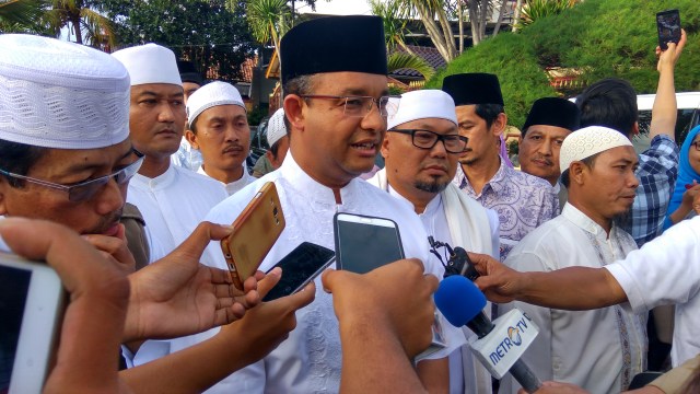 Anies Baswedan di tengah wawancara (Foto: Yurika Kencana/kumparan)