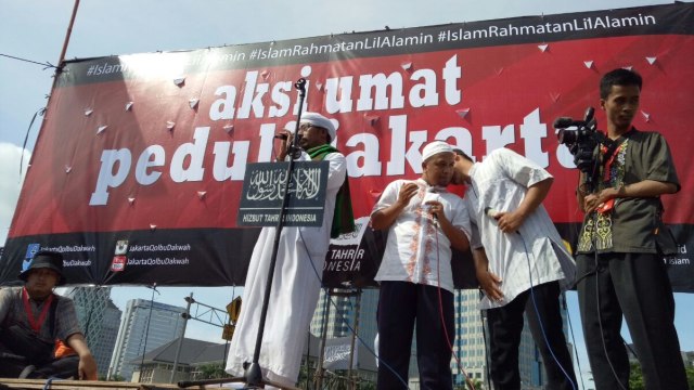 Demo Hizbut Tahrir Indonesia di Car Free Day. (Foto: Anggi Dwiky Dermawan/kumparan)