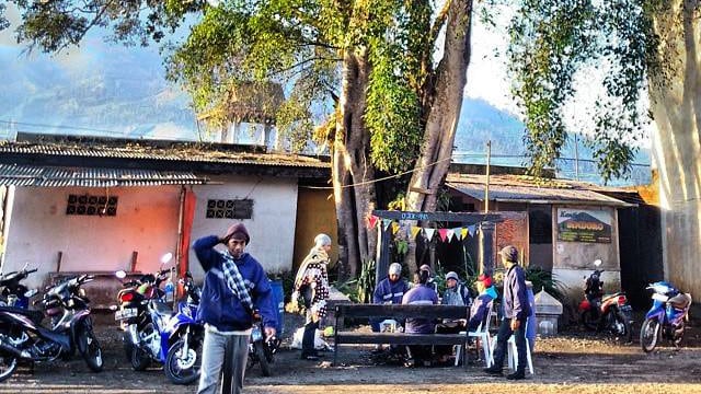 Pos ojek di basecamp Kledung, Gunung Sindoro (Foto: Muhammad Naufal/kumparan)