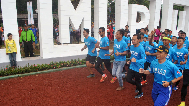 Wali Kota Bima Arya ikut jogging (Foto: Arif Firmansyah/Antara)