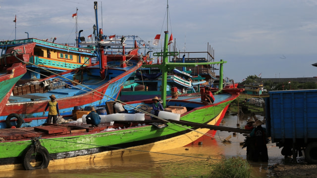 Suasana aktivitas nelayan di Kali Silungonggo. (Foto: Aditia Noviansyah/kumparan)