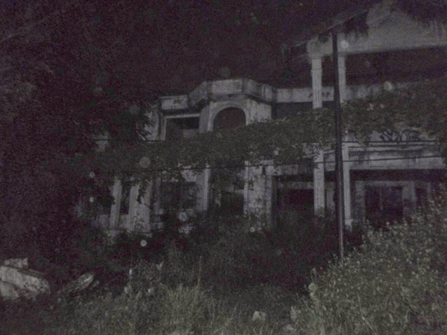 Taman Kota yang Menyimpan Arwah Penunggu Malam