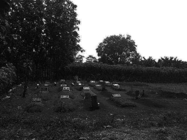 Hasil gambar untuk hantu kuburan lucu