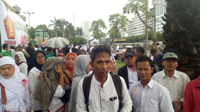 Demo guru honorer yang menunut pencairan tunjangan (Foto: Fahrian Saleh/kumparan)