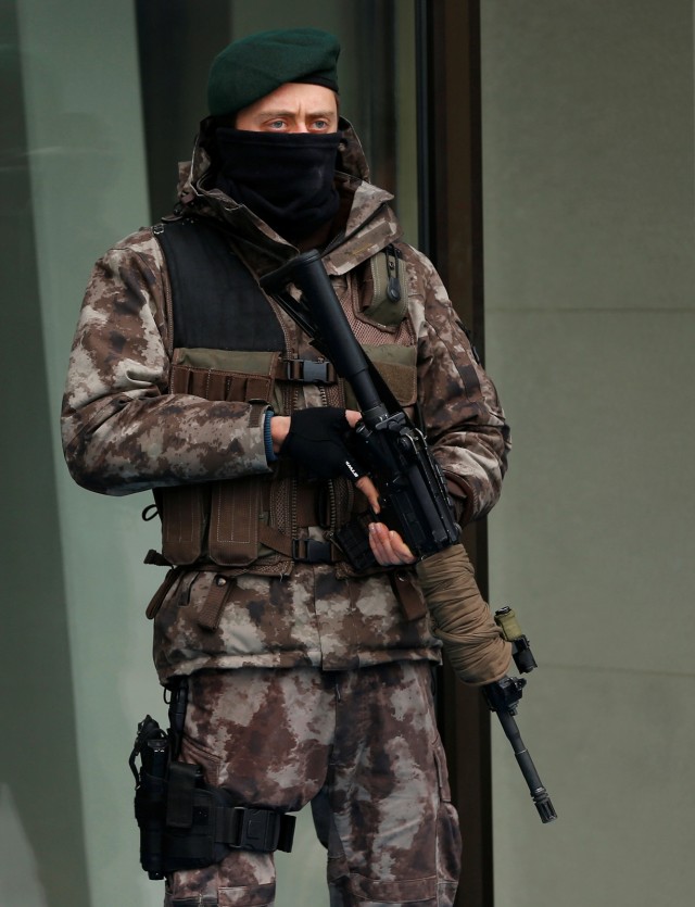 Seorang anggota kepolisian Turki. (Foto: REUTERS/Murad Sezer)