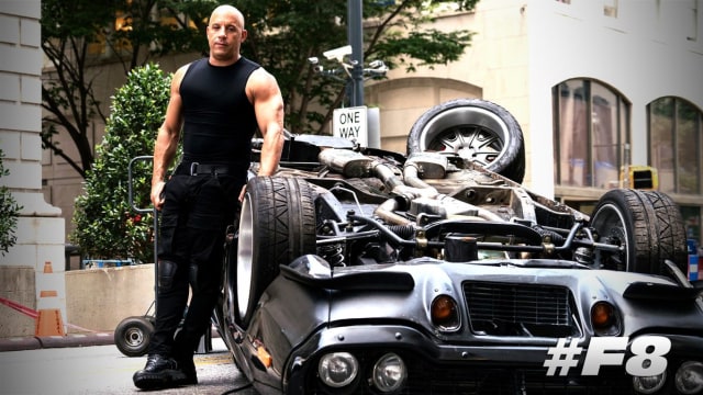 Vin Diesel dan mobil yang terbalik. (Foto: Universal Pictures)