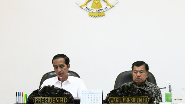 Jokowi dan Jusuf Kalla saat rapat terbatas. (Foto: Yudhistira Amran/kumparan)