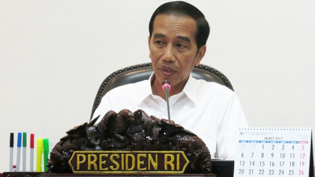 Presiden Jokowi dalam rapat terbatas membahas LRT Foto: Yudhistira Amran/kumparan