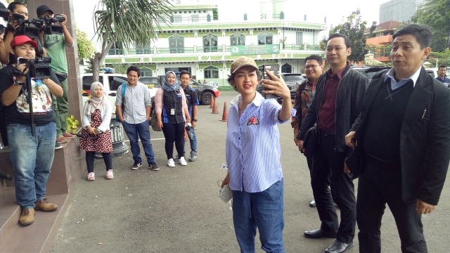 Julia Perez di Polres Jakarta Selatan. (Foto: Yurika Kencana/kumparan)