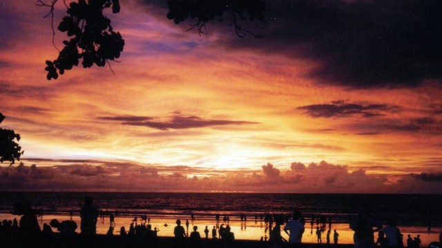 Pantai Kuta, Bali. (Foto: Wikimedia commons/Suseno)
