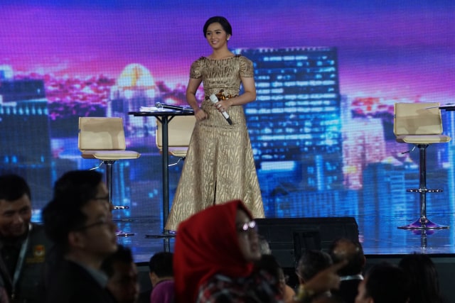 Putri Ayu bersiap untuk tampil. (Foto: Aditia Noviansyah/kumparan)