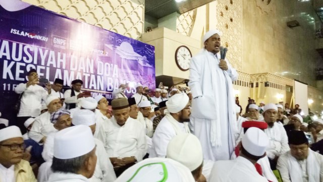 Habib Rizieq memberikan tausiyah di Istiqlal. (Foto: Kevin Kurnianto/kumparan)