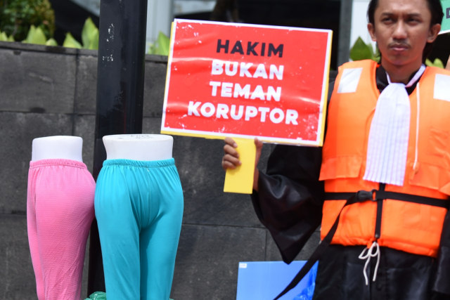 Aksi selamatkan Mahkamah Konstitusi. (Foto: Antara/Akbar Nugroho Gumay)