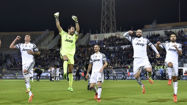 Para pemain Juventus merayakan kemenangan. (Foto: Reuters)