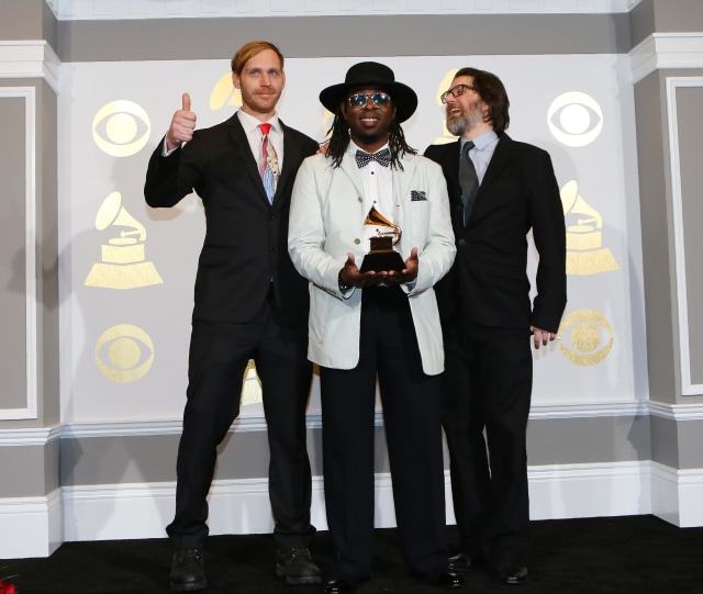 Snarky Puppy dan penghargaannya. (Foto: Mike Blake/Reuters)