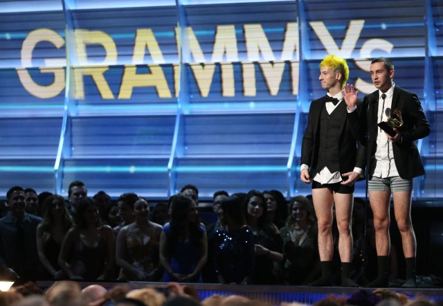 Twenty One Pilots di Grammy Awards. Foto: Lucy Nicholson/Reuters