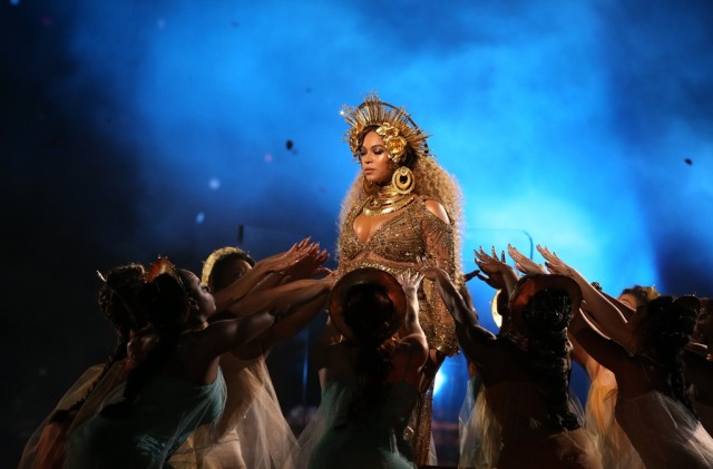 Hamil tak menghalang Beyonce untuk bernyanyi. (Foto: Reuters/Lucy Nicholson)