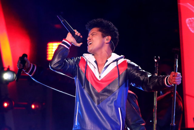 Penampilan Bruno Mars di Grammy Awards. Foto: Reuters/Lucy Nicholson