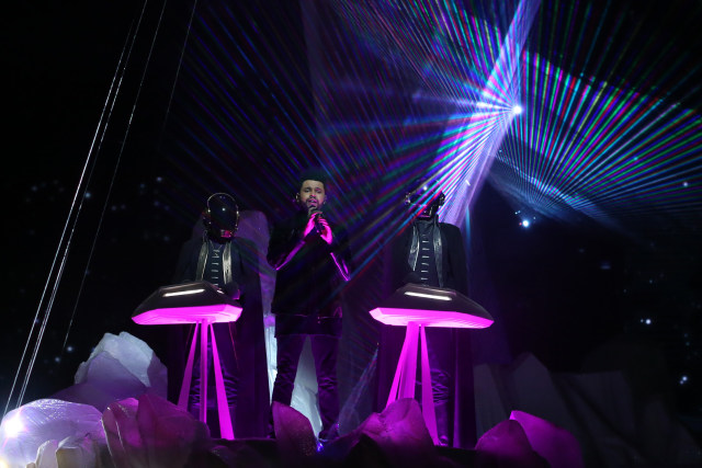 Penampilan The Weeknd di Grammy Awards. Foto: Lucy Nicholson/Reuters