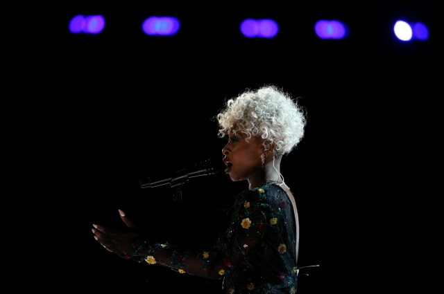 Cynthia Erivo tampil menyanyi di Grammy Awards. (Foto: Lucy Nicholson/Reuters)