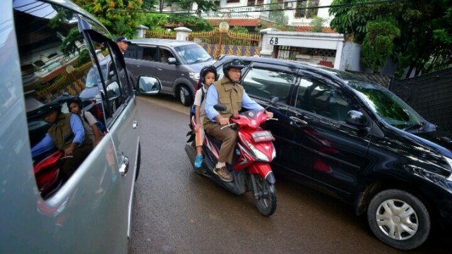 Anies Baswedan dan anaknya. (Foto: Dok. Tim Anies Baswedan)