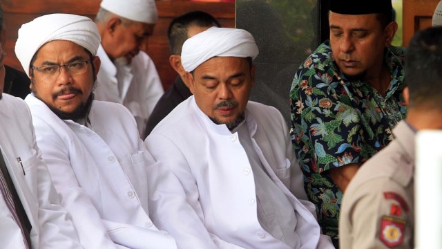 Habib Rizieq memenuhi panggilan di Mapolda Bandung (Foto: Antara/Fahrul Jayadiputra)