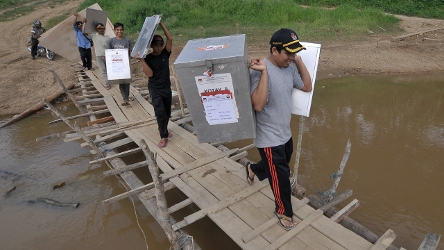 Distribusi logistik pilkada di Jambi