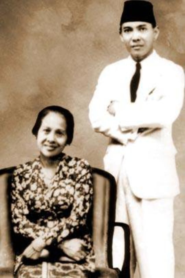 Soekarno dan Inggit (Foto: Wikimedia Commons)
